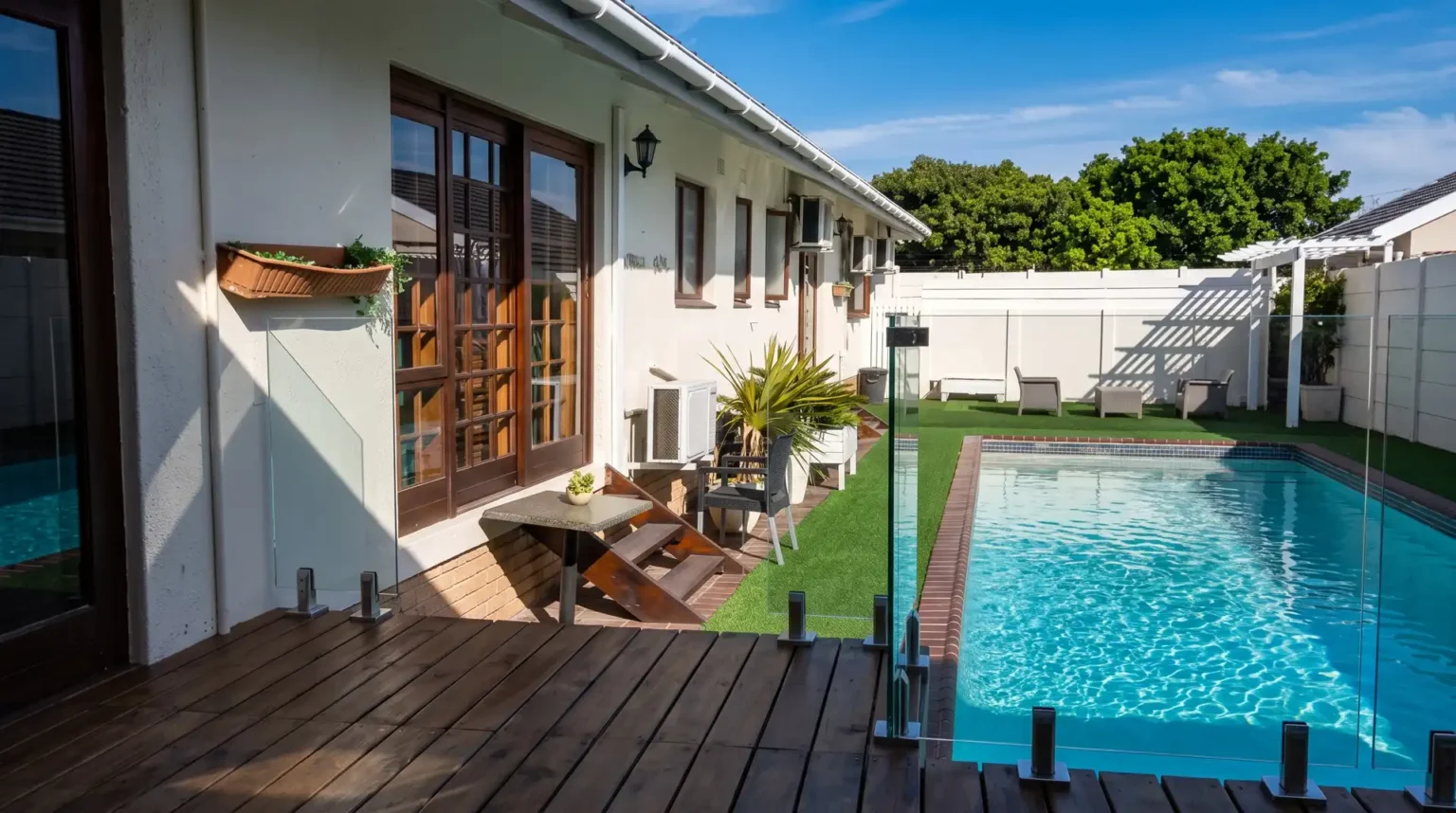 Project Dolliwarie Custom timber deck & glass & stainless steel balustrade