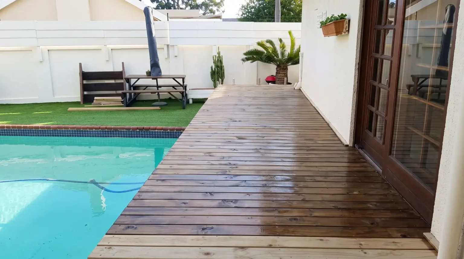 Project Dolliwarie Custom timber deck & glass & stainless steel balustrade