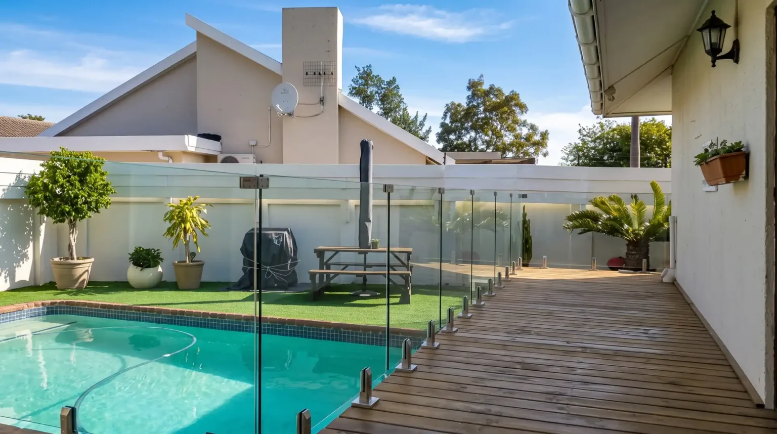 Project Dolliwarie Custom timber deck & glass & stainless steel balustrade